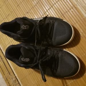 Big boy nike kyries sneaker